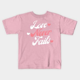 Love Never Fails. Love Saying. Kids T-Shirt